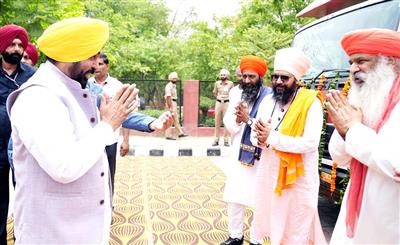 Sri Guru Ravidass Ji Maharaj's Enlightening Message Will Reach Every Corner of Punjab; CM Bhagwant Singh Mann Flags Off Documentary Vans