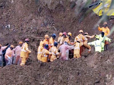 Search continues at Wayanad landslide site; rescue teams use sniffer dogs, earth movers