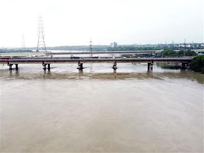 Delhi: 4 minors drown in Yamuna river at Hiranki village; 2 bodies recovered, search on for others