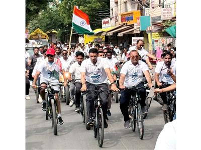 MP: Congress begins Gen-Z Cyclothon Yatra from Indore, Jitu Patwari flags off march against alleged exam irregularities