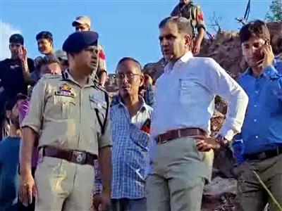 J-K: Ramban DC, SSP inspect Pernote landslide-hit area, direct faster restoration of road