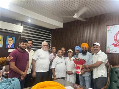 Tribune Colony delegation meets Zirakpur MC president, raises civic issues