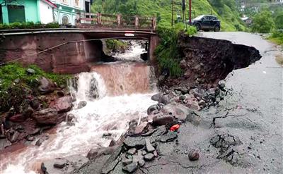 J-K: Landslide near Ramban's Ramsoo, authorities monitoring Bisleri Nala flow