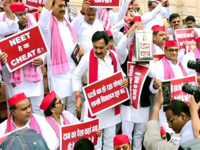 'Chanda Chor Gaddi Chhodh' slogans echo outside UP assembly as SP protests over Ram Mandir donation row