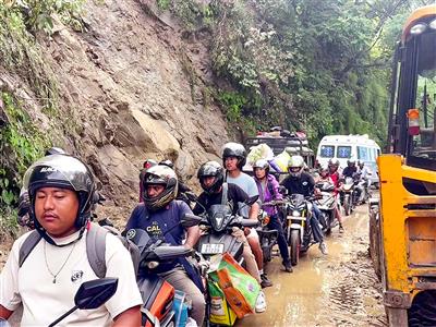 Sikkim: Debris blocks NH10 at Bardang's 20 Mile after torrential rain, traffic disrupted