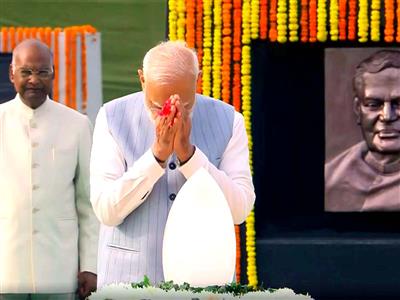 PM Modi pays floral tribute to Atal Bihari Vajpayee at 'Sadaiv Atal' on death anniversary