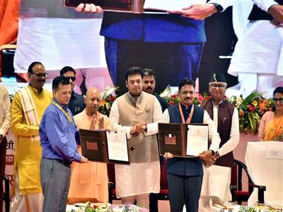 Yogi Govt boosts honorarium for 3.54 lakh women mid-day meal cooks to Rs 3,000 per month
