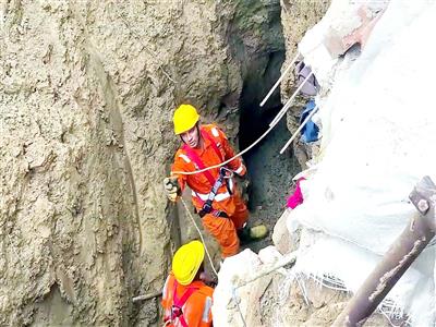 16-year-old girl falls into borewell after soil collapse in Kanpur; JCB, fire teams deployed for rescue