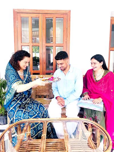 Raksha Bandhan 2026: Kangana Ranaut ties rakhi to 'pyaare bhai', wishes him 'swasth' life