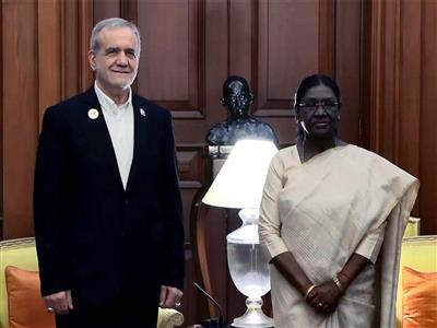 President Droupadi Murmu meets Iranian counterpart Masoud Pezeshkian in Delhi