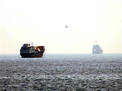 Strike on Iranian cargo ship in the Strait of Hormuz kills 1, Iranian media say