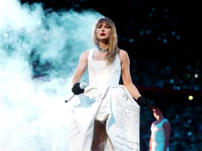 Taylor Swift to receive first artist director honors at VMAs