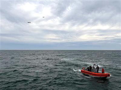 Rescuers suspend search for 6 onboard medical aircraft that crashed off US coast