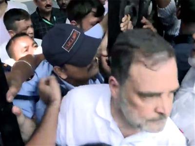 Delhi Police registers FIR over unauthorised entry of Rahul, Priyanka Gandhi into Akashvani Bhavan during INDIA bloc protest