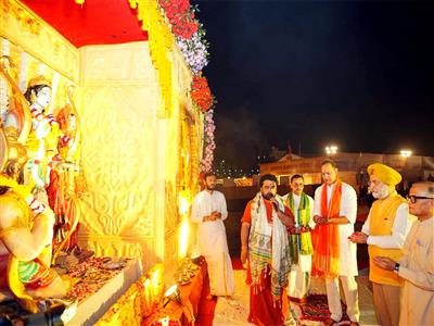 Delhi LG Taranjit Singh Sandhu, MP Ramvir Singh Bidhuri attend Ramlila in Rohini