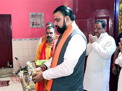 Bihar CM Samrat Choudhary visits Durga Puja pandals in Munger, offers prayers