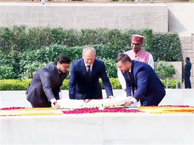 Polish PM Donald Tusk pays tribute to Mahatma Gandhi at Raj Ghat during India visit